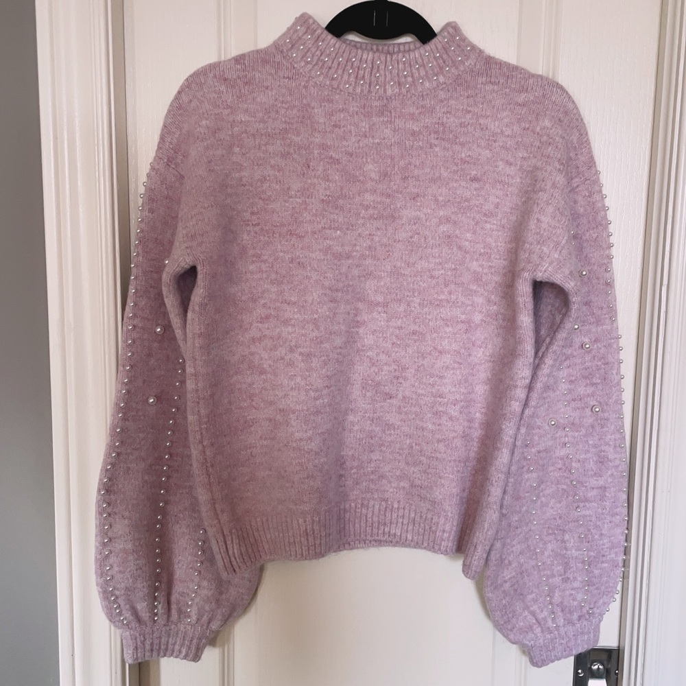 NWOT faux pearl embellished puff sleeve sweater S/M